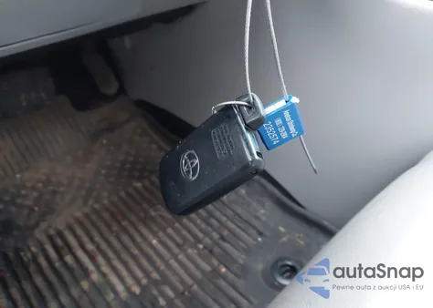 2018 Toyota Highlander Xle z USA, uszkodzony, nr VIN 5TDKZRFH7JS542632